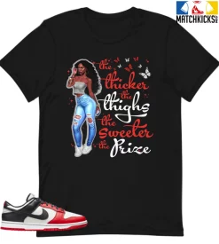 T-Shirt - Nike Dunk Low EMB NBA 75th Anniversary Chicago - Sneaker-Matching T-Shirt (Thicker Thighs Sweeter Prize)
