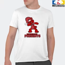 T-Shirt - Nike Dunk Low University Red (2020) - Sneaker-Matching T-Shirt (Only Here For The Presents) 20 T-Shirt - Nike Dunk Low University Red (2020) - Sneaker-Matching T-Shirt (Only Here For The Presents) -Nike Dunk shop online mockupGenerator 6910