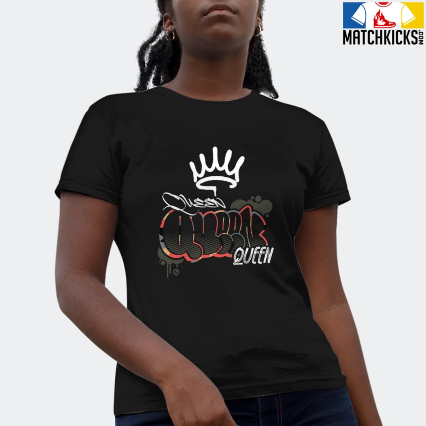 T-Shirt - Nike Dunk Low SE GS Sail Multi-Camo - Sneaker-Matching T-Shirt (QUEEN GRAF) 4 T-Shirt - Nike Dunk Low SE GS Sail Multi-Camo - Sneaker-Matching T-Shirt (QUEEN GRAF) - Image 2