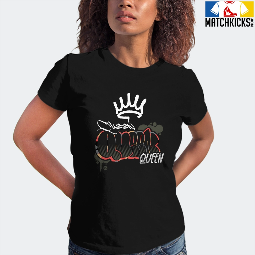 T-Shirt - Nike Dunk Low SE GS Sail Multi-Camo - Sneaker-Matching T-Shirt (QUEEN GRAF) 6 T-Shirt - Nike Dunk Low SE GS Sail Multi-Camo - Sneaker-Matching T-Shirt (QUEEN GRAF) - Image 4